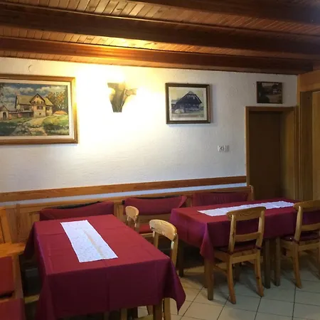 ゲストハウス Tourist Farm Pacnik 3*